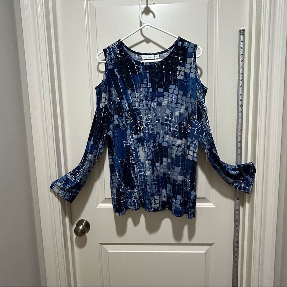 Susan Graver women’s size XL Cold Shoulder.  Navy, black, and gray Blouse.